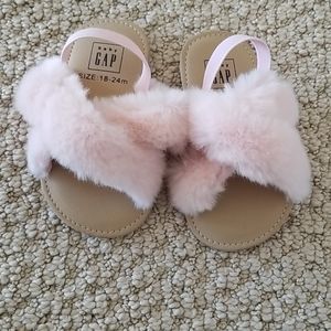 Baby fuzzy sandals. Size 12 to 18 months
